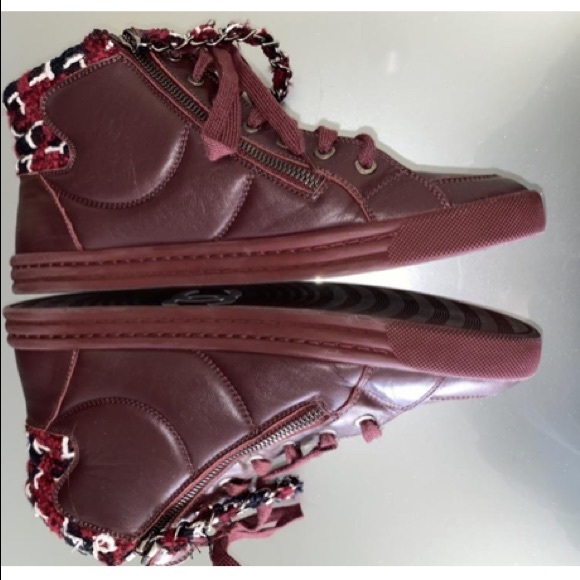 Chanel Sneakers 🗝 - Picture 2 of 6